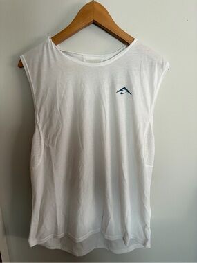 NIKE TRAIL SOLAR CHASE DRI-FIT WHITE RUNNING TOP TANK MEN Size Medium FN3309-121